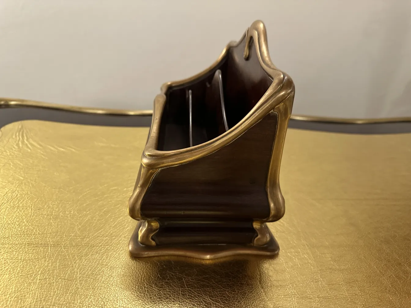 escritorio antiguo de Gustave Keller en Orfevre, 22 rue Joubert, con detalles elegantes