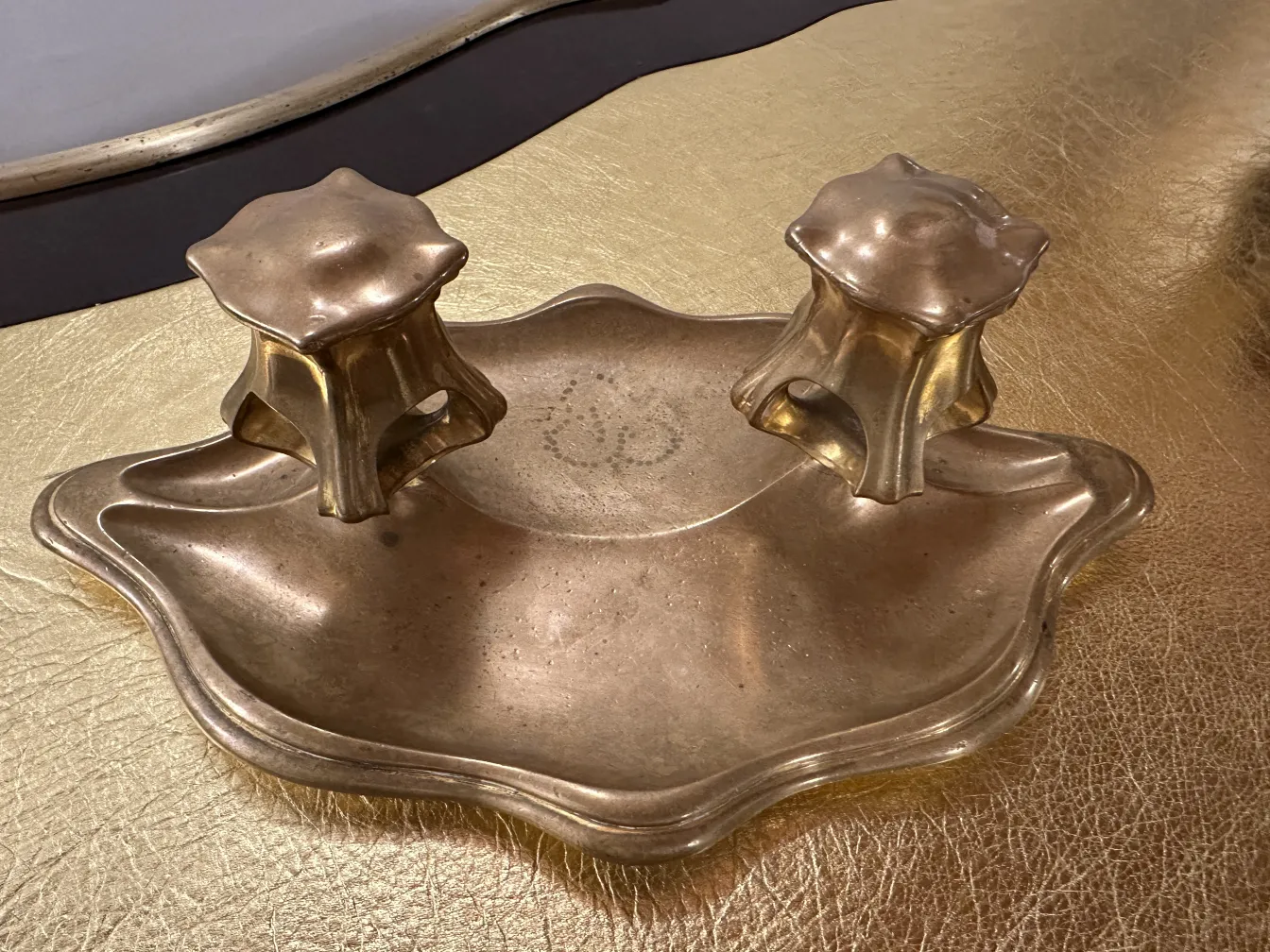 Bureau ancien de Gustave Keller, Orfevre, sur fond doré