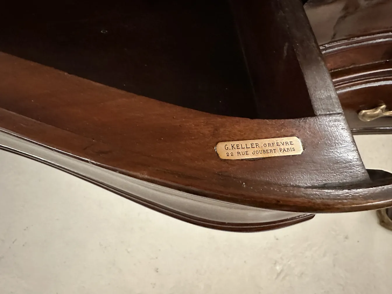 Bureau ancien avec le sceau de Gustave Keller à Paris, 22 rue Joubert