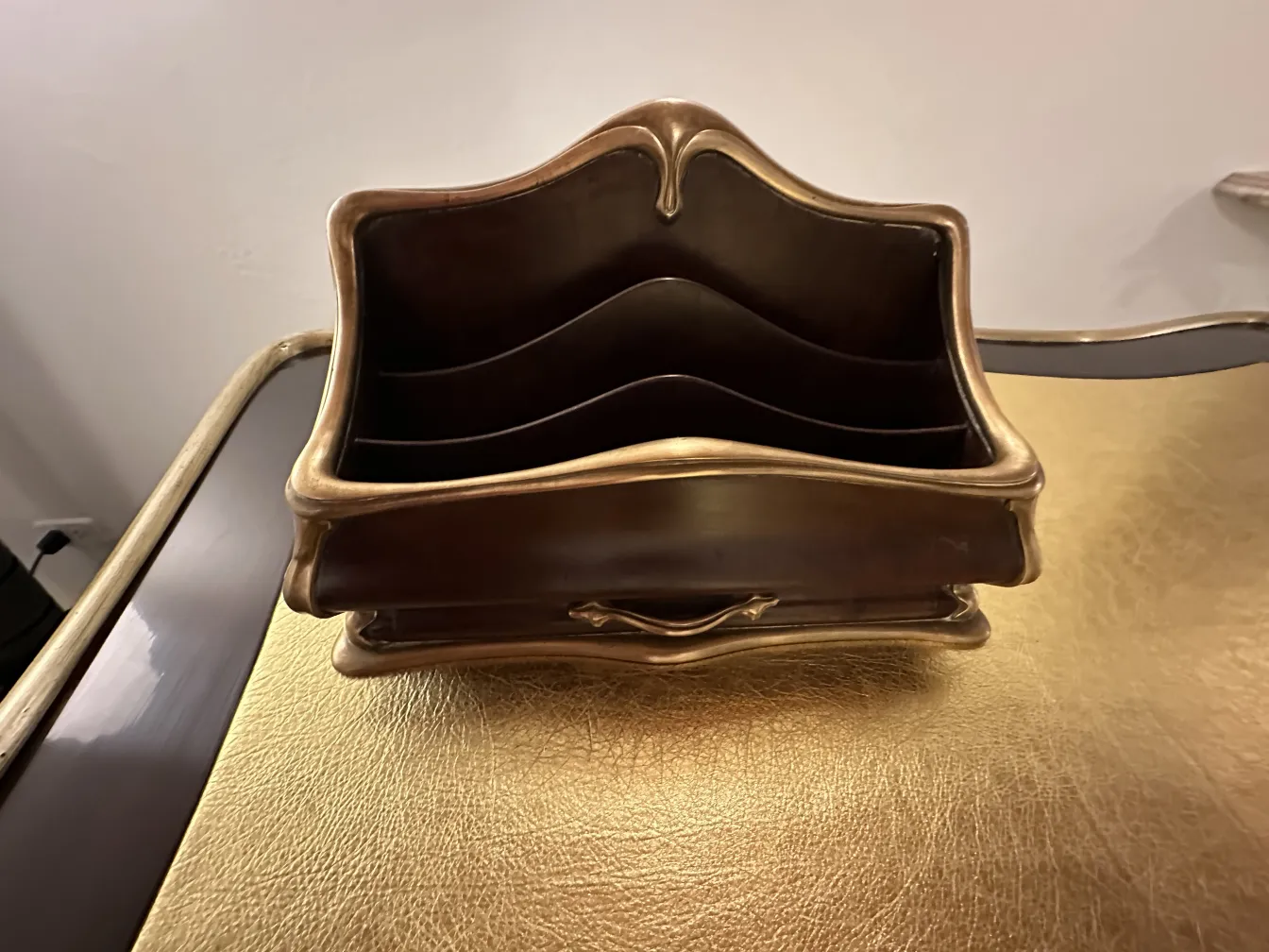 Escritório antigo Gustave Keller em Orfevre, 22 rue Joubert, com design elegante.