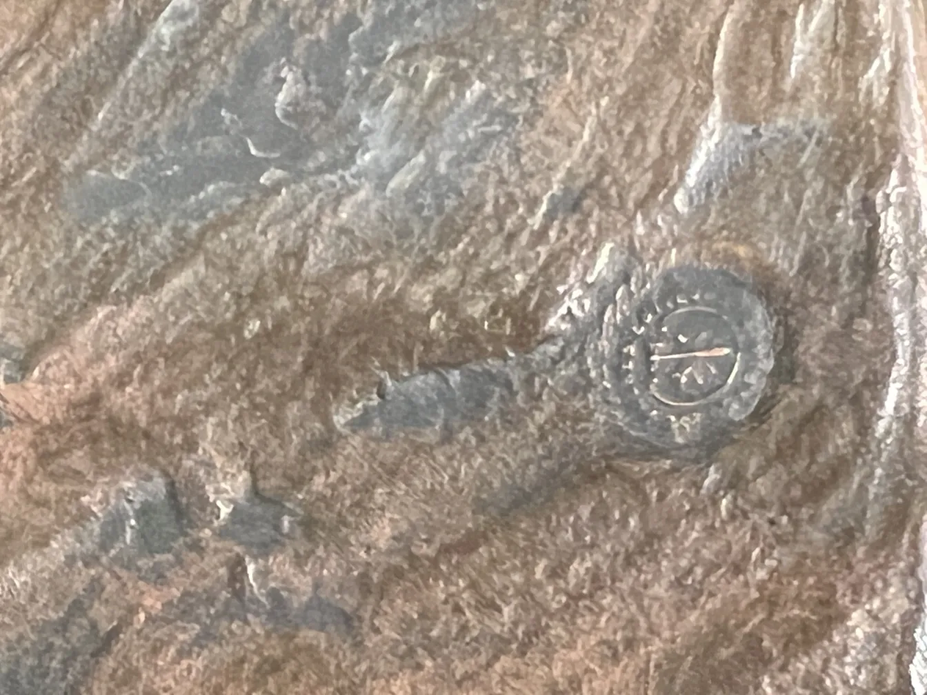 古代雕塑，带有可见印章，丰富的纹理