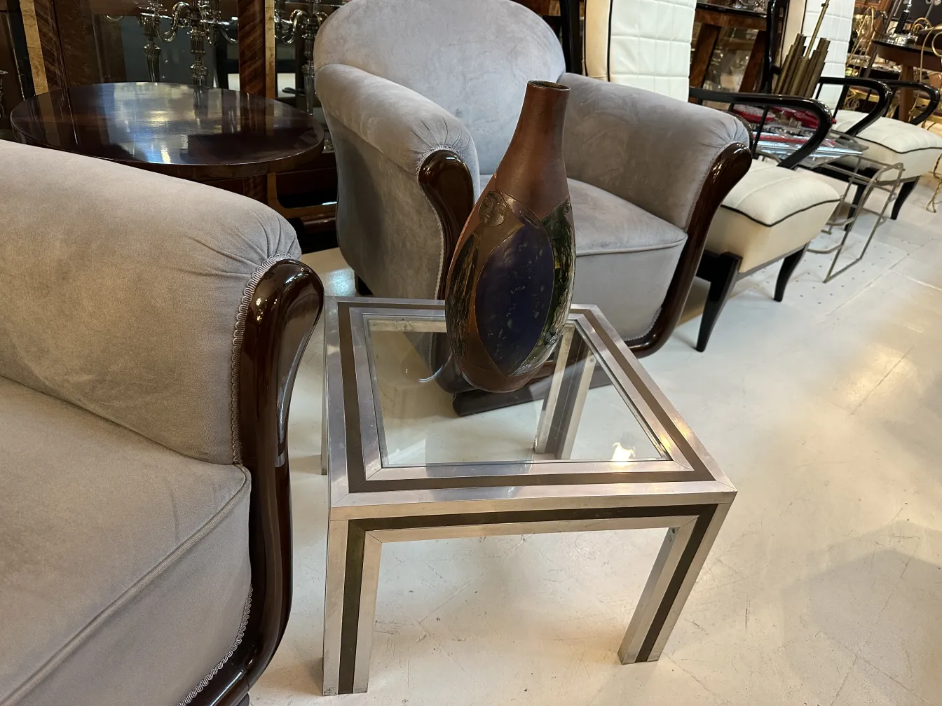 प्राचीन-सिरामिक-विशेष-डिजाइन-गहरे-रंग-की