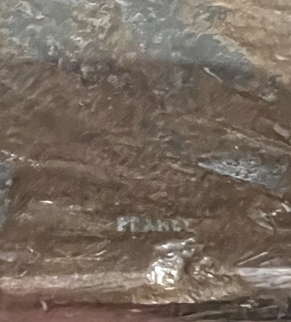 细致的古董雕塑，表面有纹理