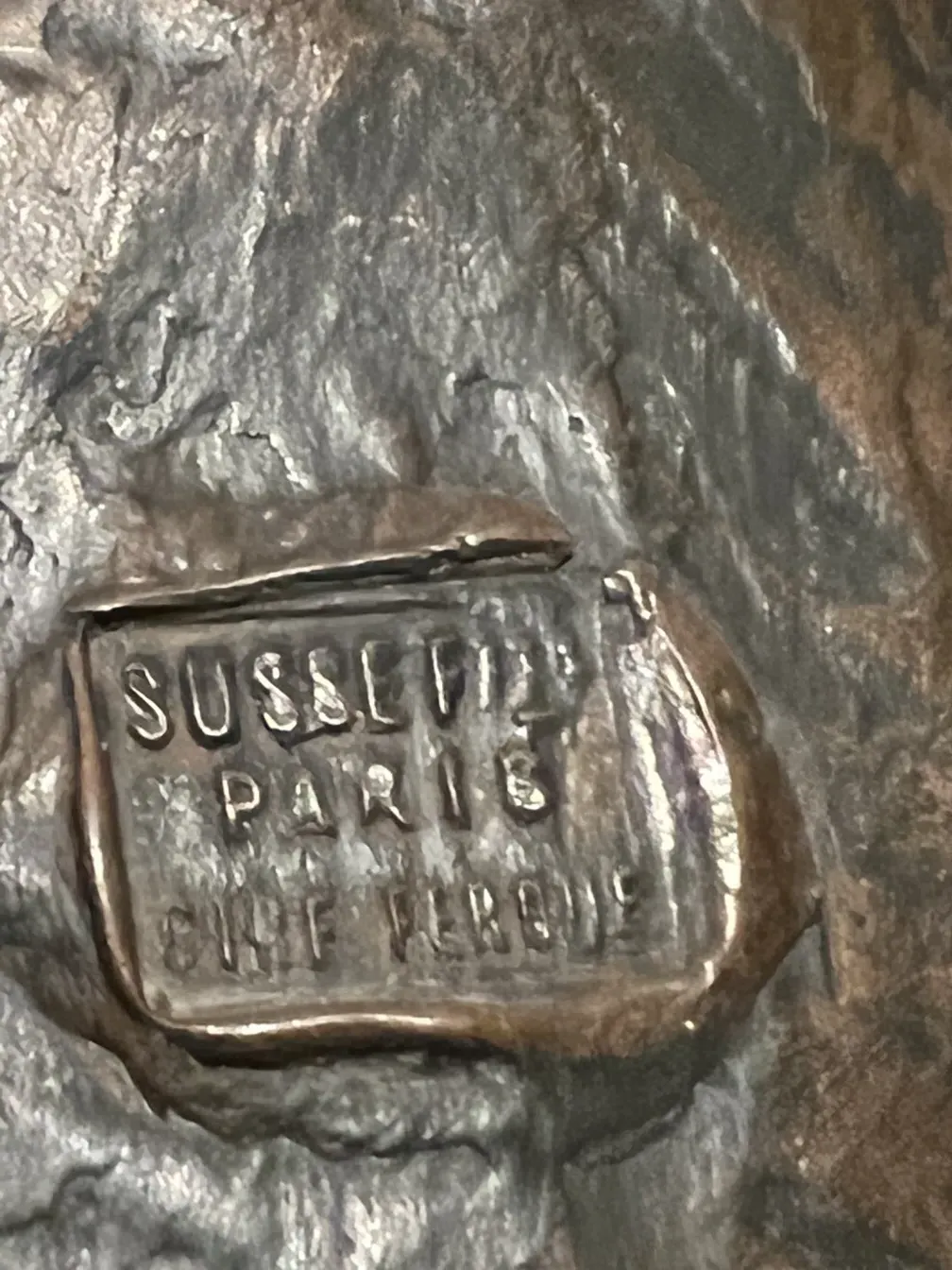 escultura antigua con firma de jane le soudier