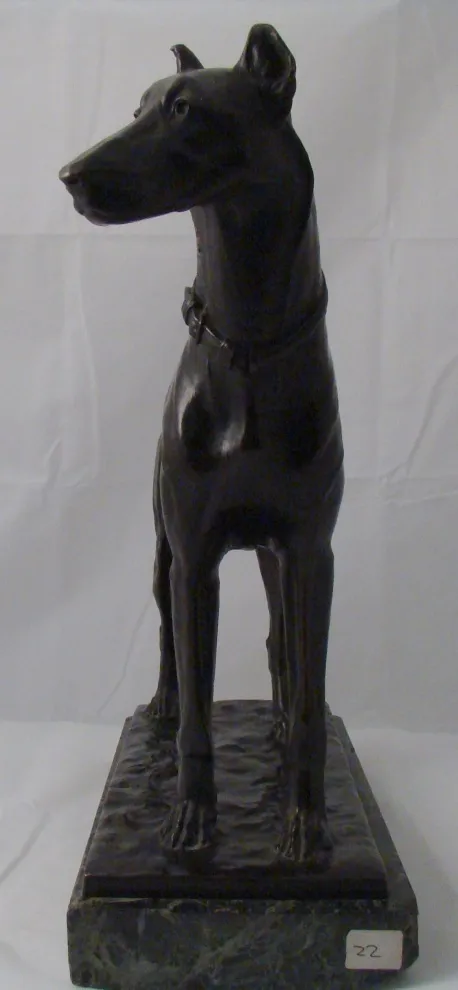 犬の古代彫刻、精巧な詳細