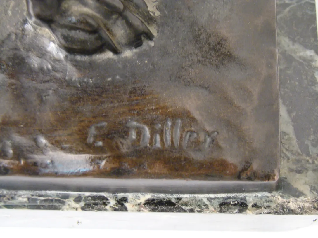 antike Skulptur mit Relief, komplizierte Details