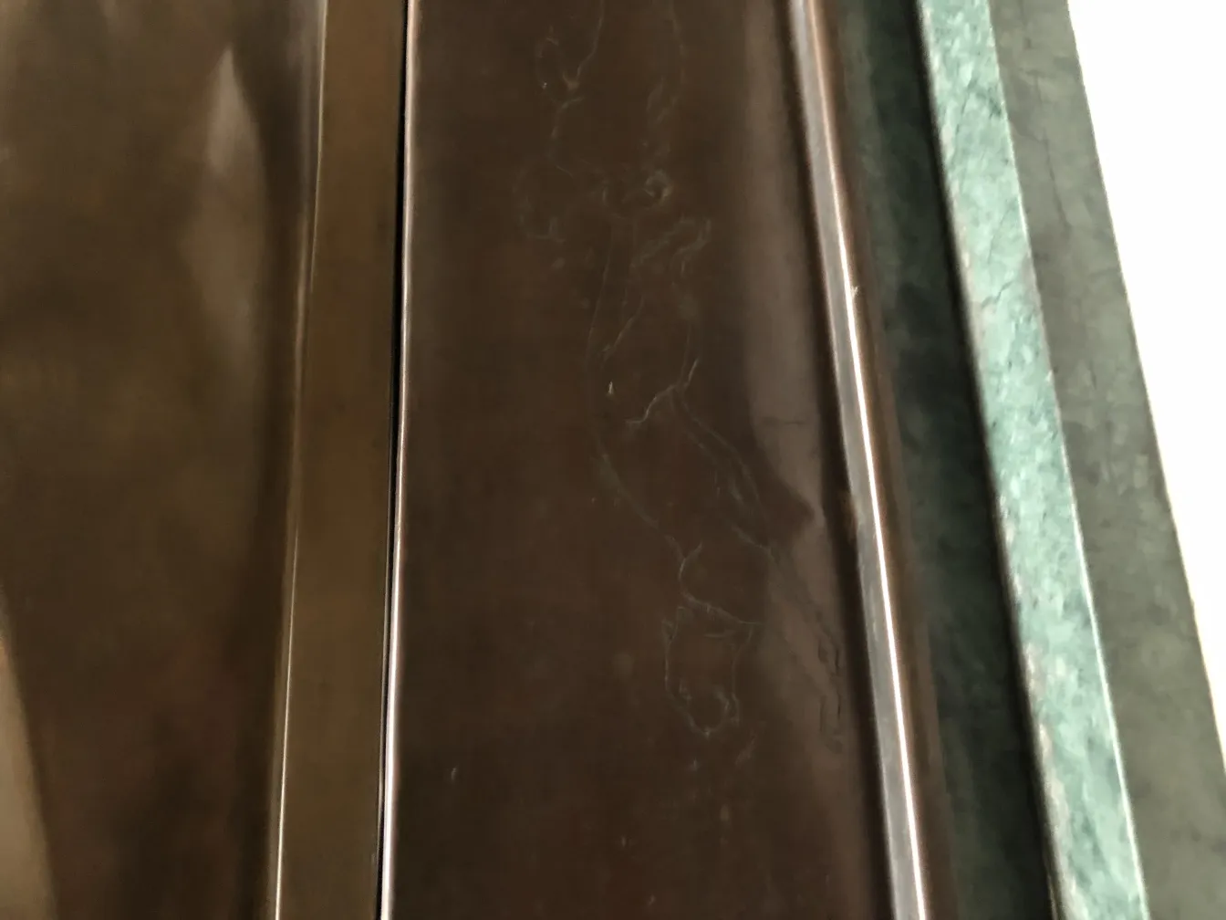 detaillierte und elegante antike Skulptur