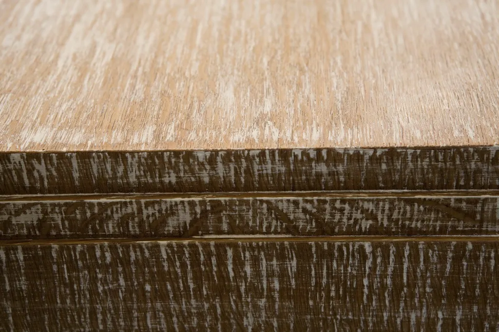 superficie di scrivania antica con texture distintiva