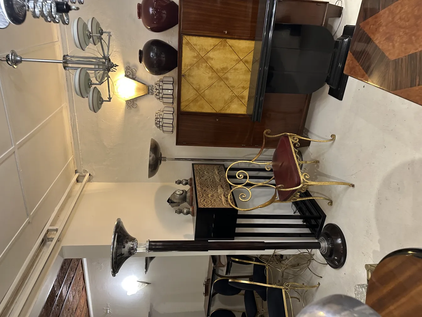 céramique décorative ancienne dans un cadre vintage