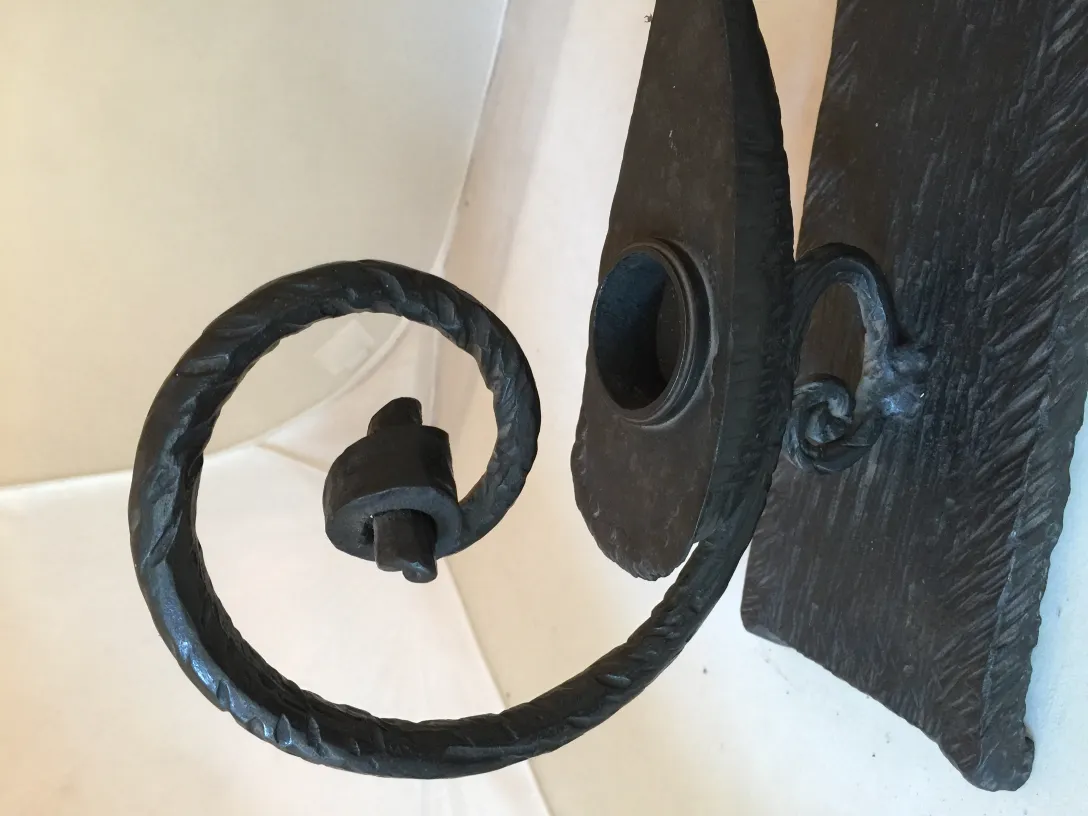 soporte de pared con diseño en espiral antiguo