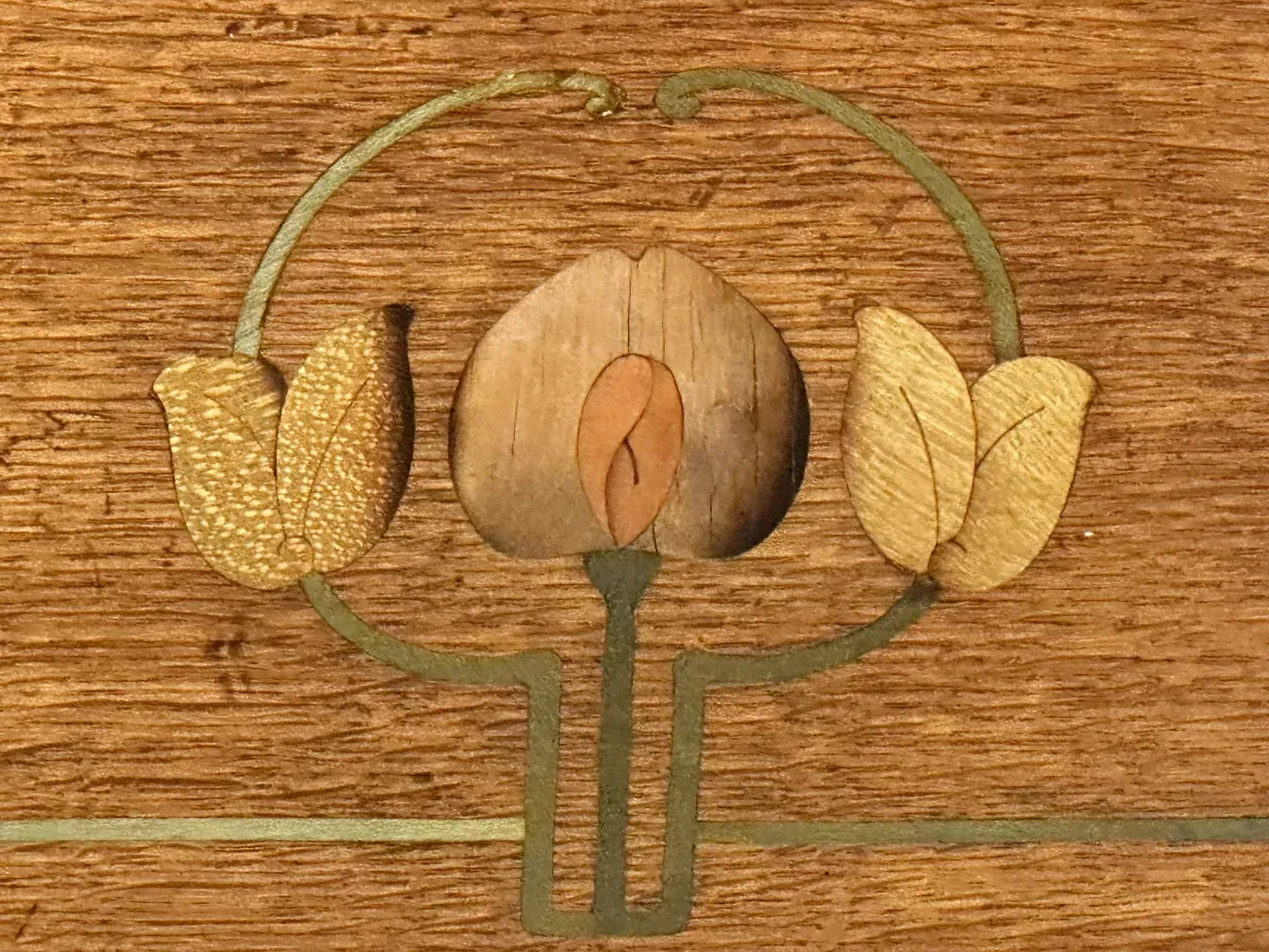 Decoration on an antique desk with leaf shapes