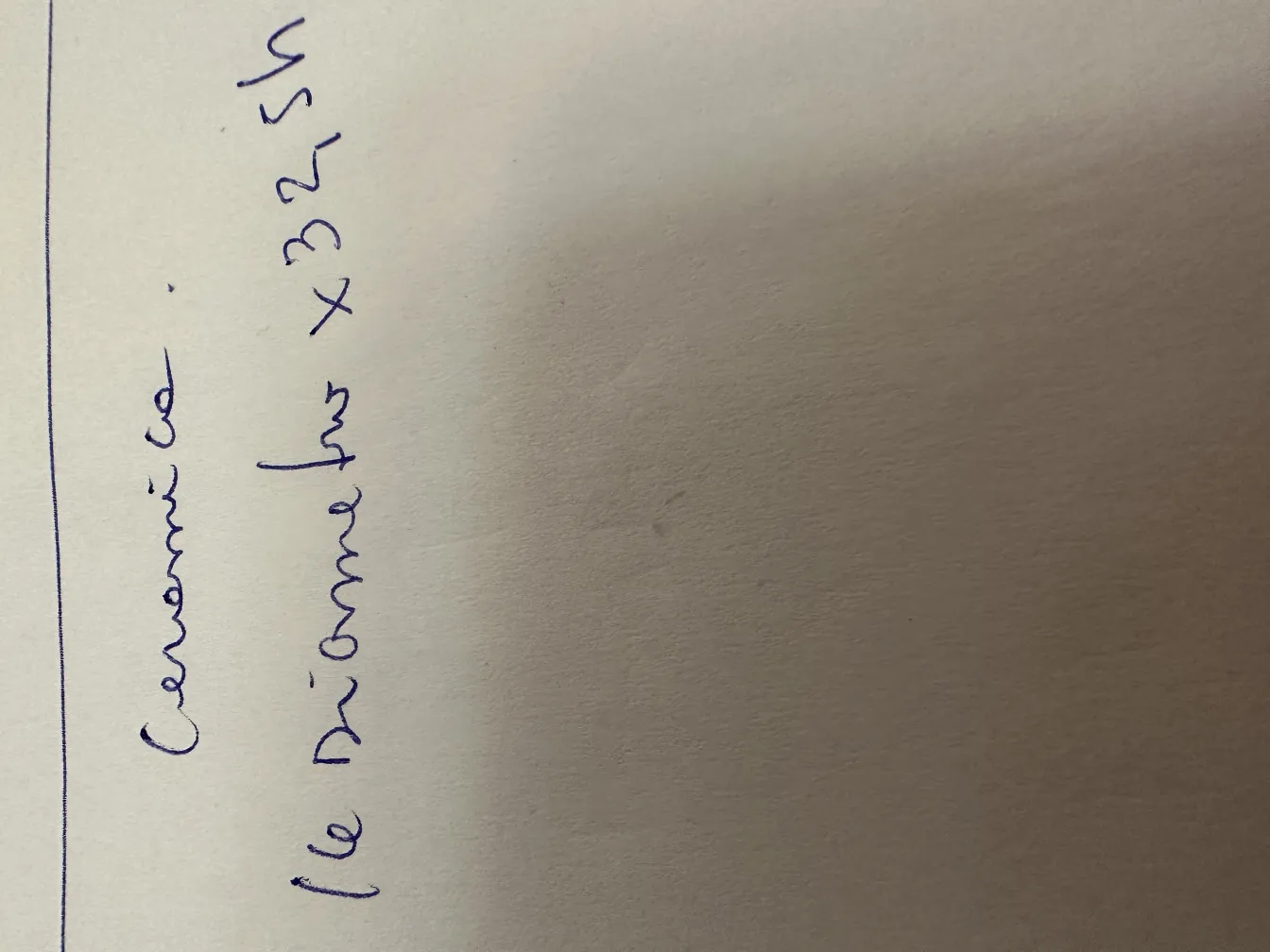 Céramique ancienne avec écriture décorative sur papier