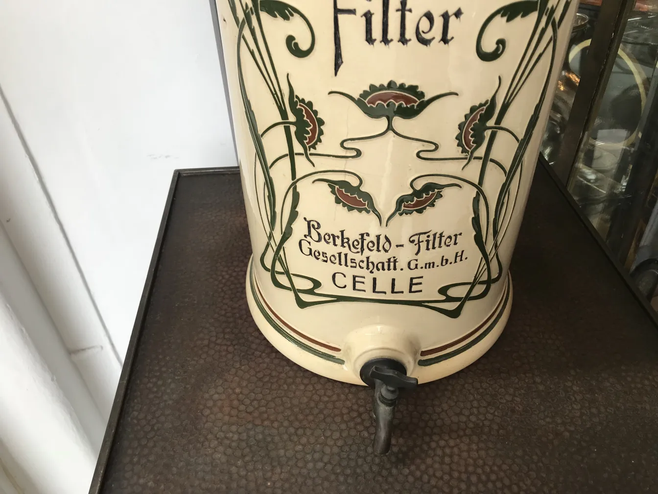 Dekorative antike Keramik mit Blumendesign, Filter