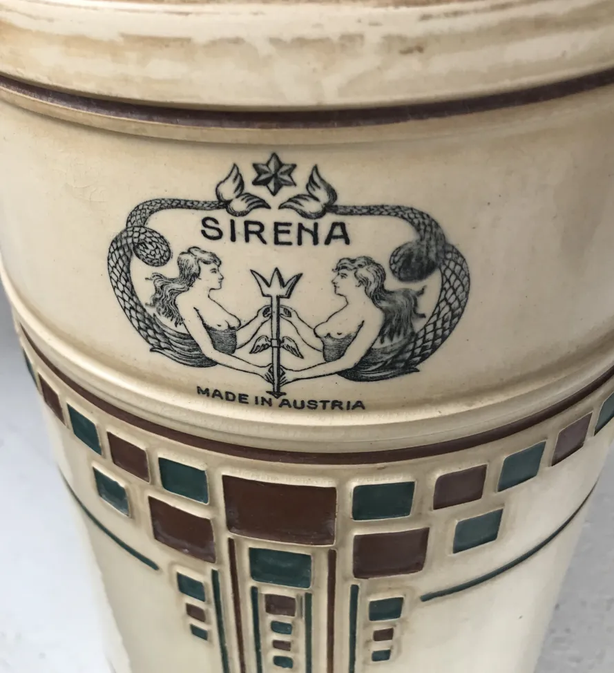ceramica antica con design di sirena, fatto a mano