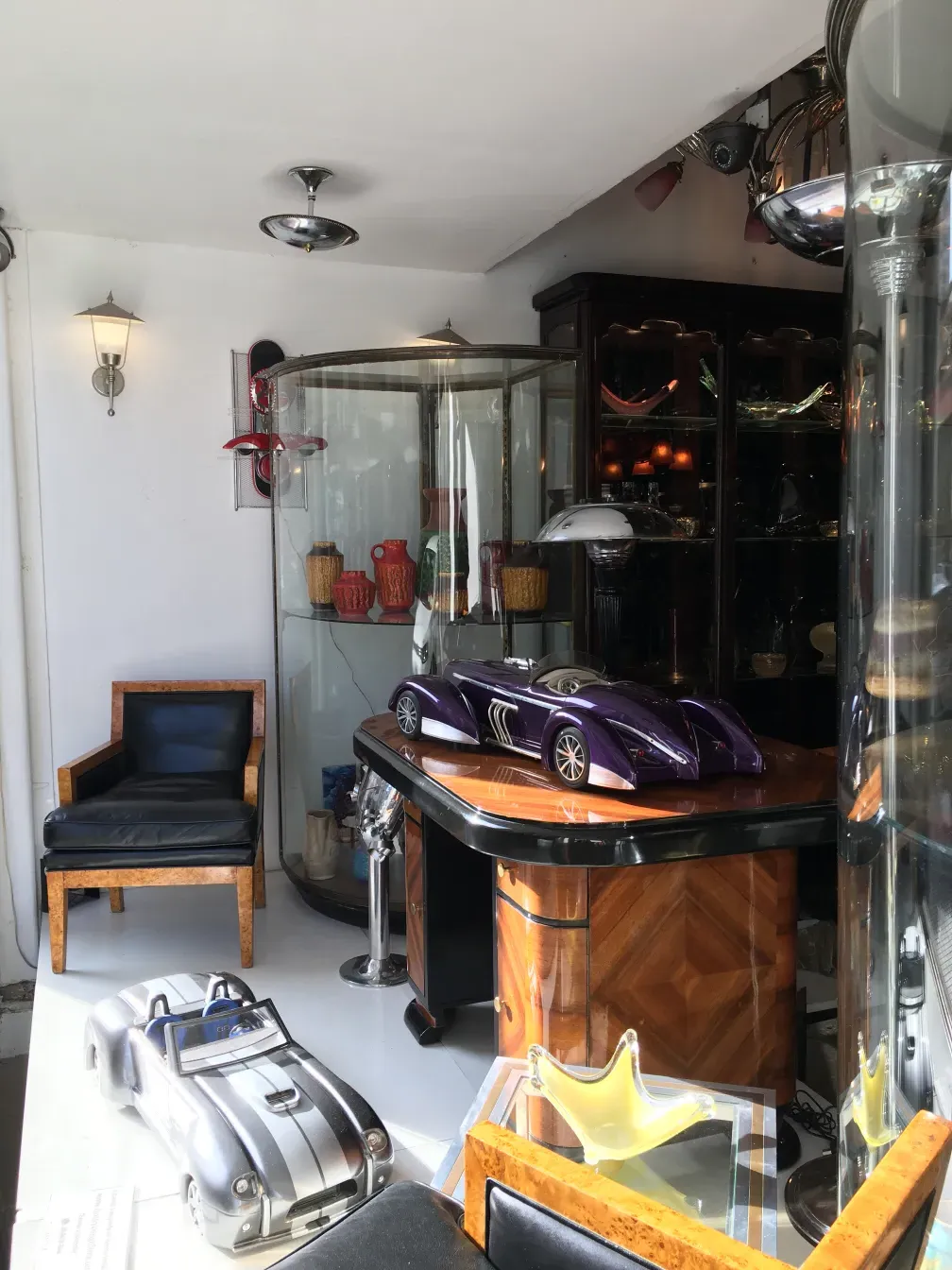 Bureau ancien avec des détails de conception uniques dans un environnement chaleureux.