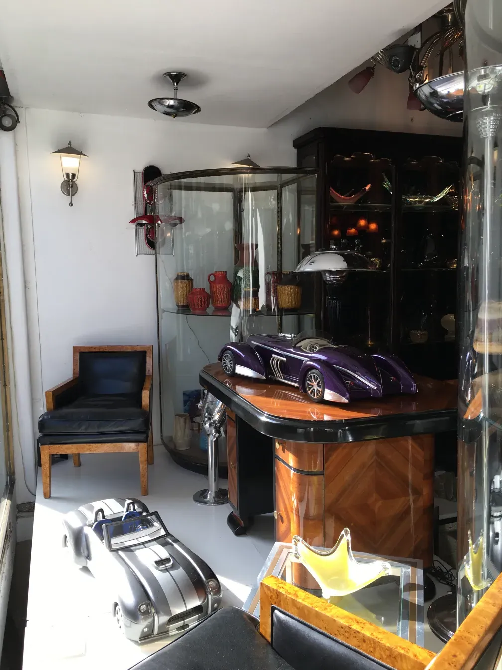 सुंदर प्राचीन डेस्क सजावटी विवरण के साथ, पुरानी पृष्ठभूमि