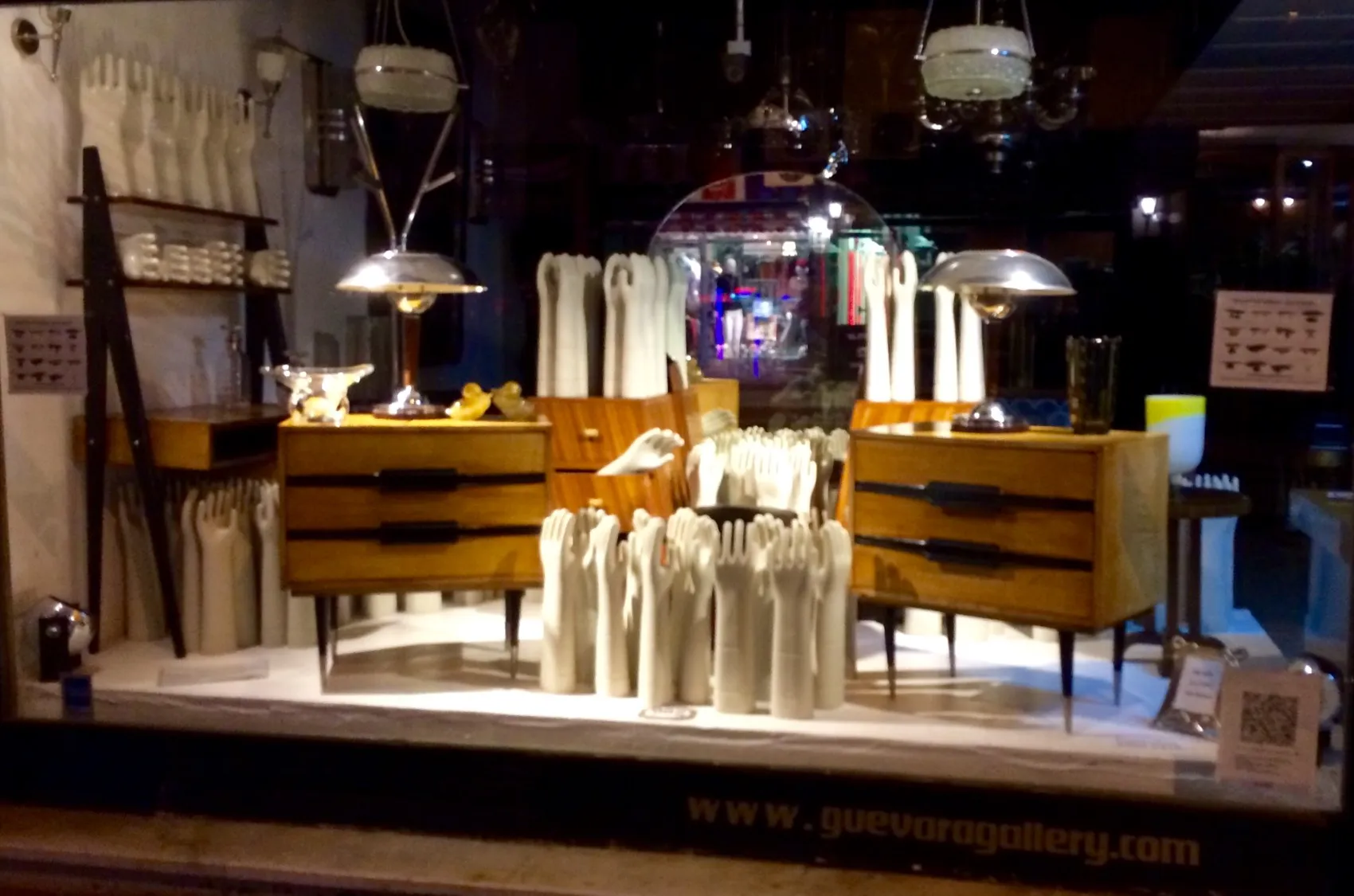 Céramique décorative ancienne avec des formes artistiques