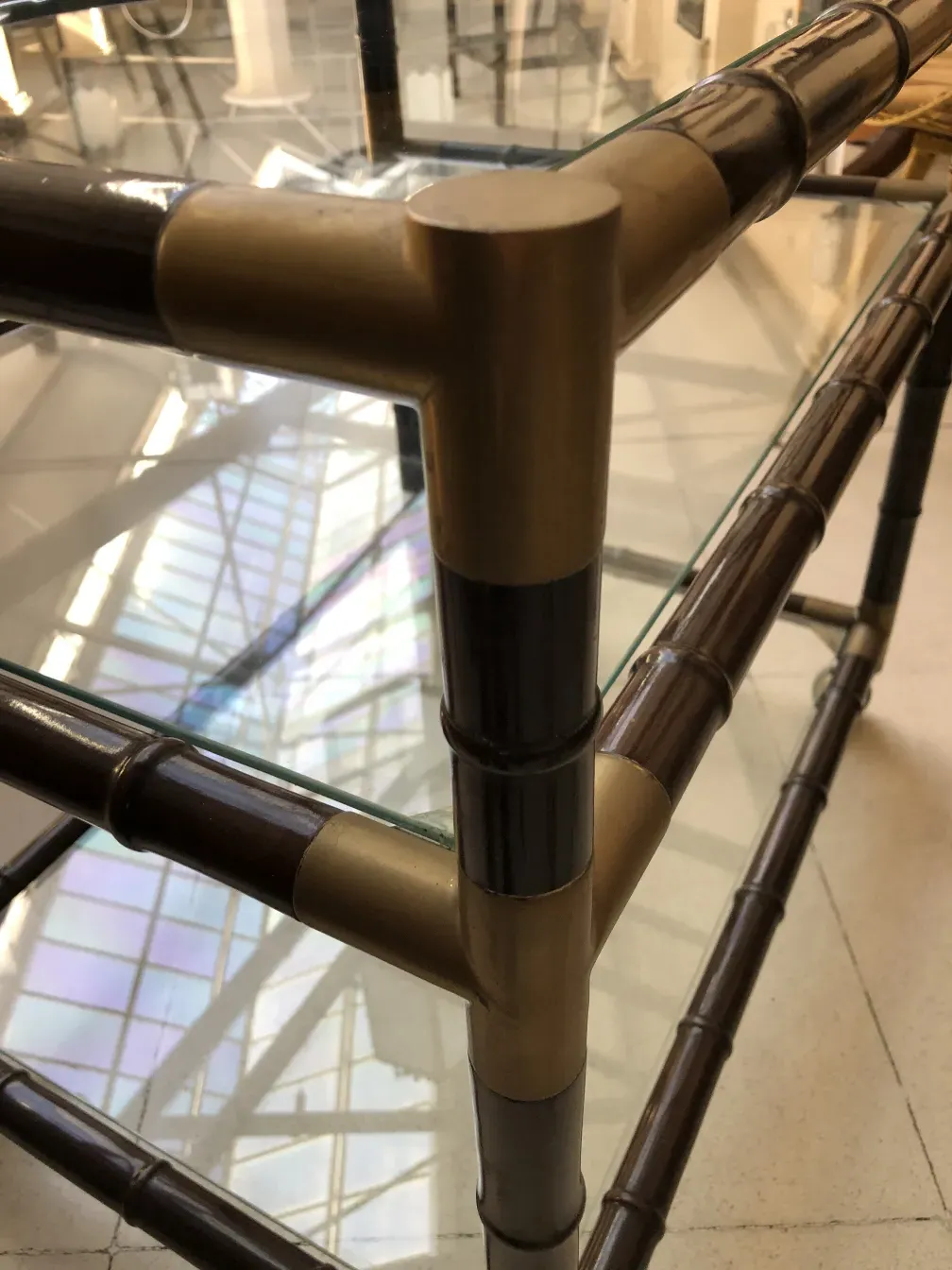 독특한 고전적인 바 카트, 세련된 디테일.