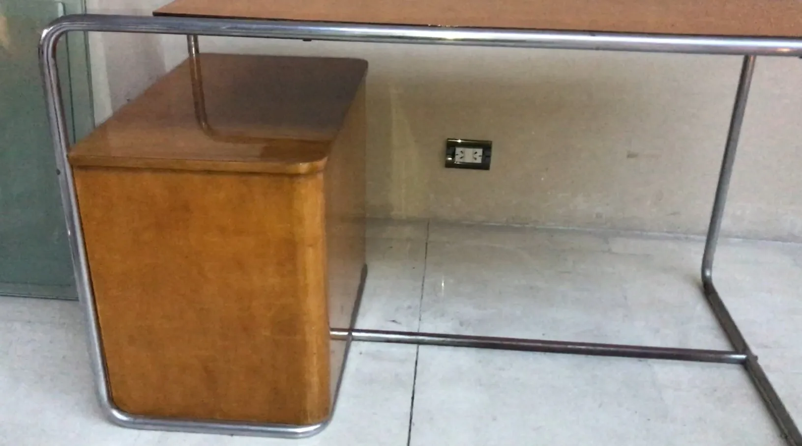 bureau ancien marcel breuer avec design élégant