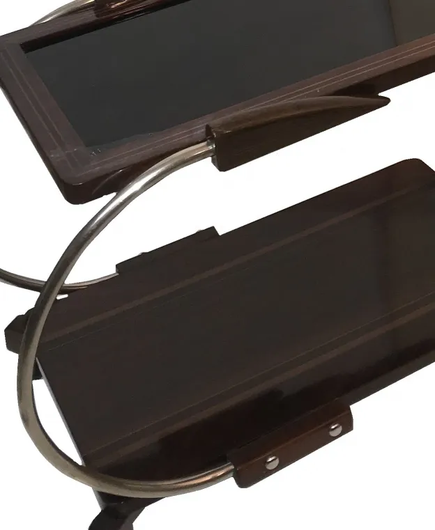 Антикварная тележка для коктейлей с стильным дизайном