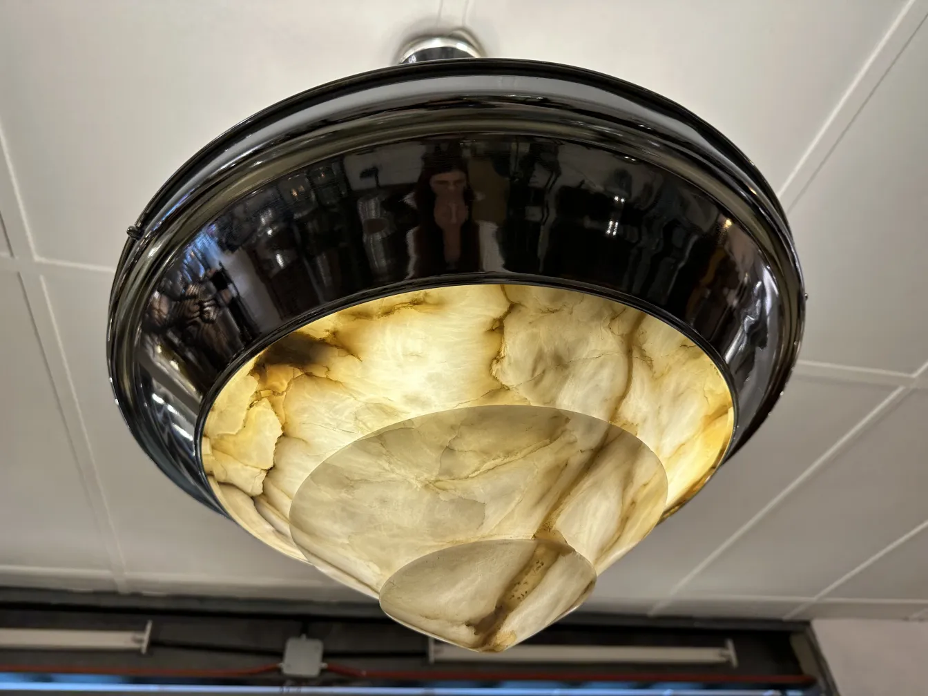 Lampada a sospensione antica in vetro con design elegante