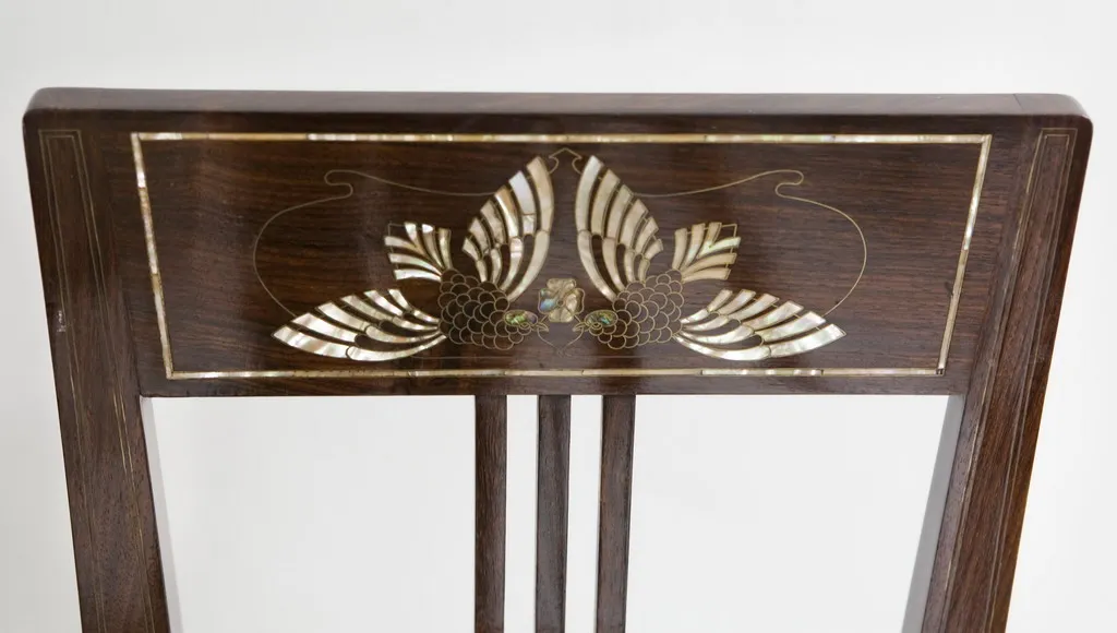 Antiker Schreibtisch von Eugenio Quarti mit dekorativen Ornamenten und elegantem Design