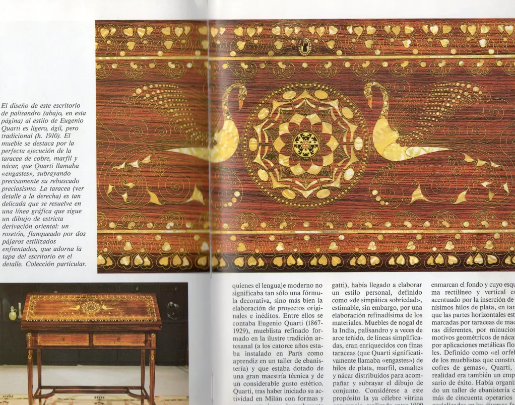 Escritório antigo com design intricado de penas e ornamentos