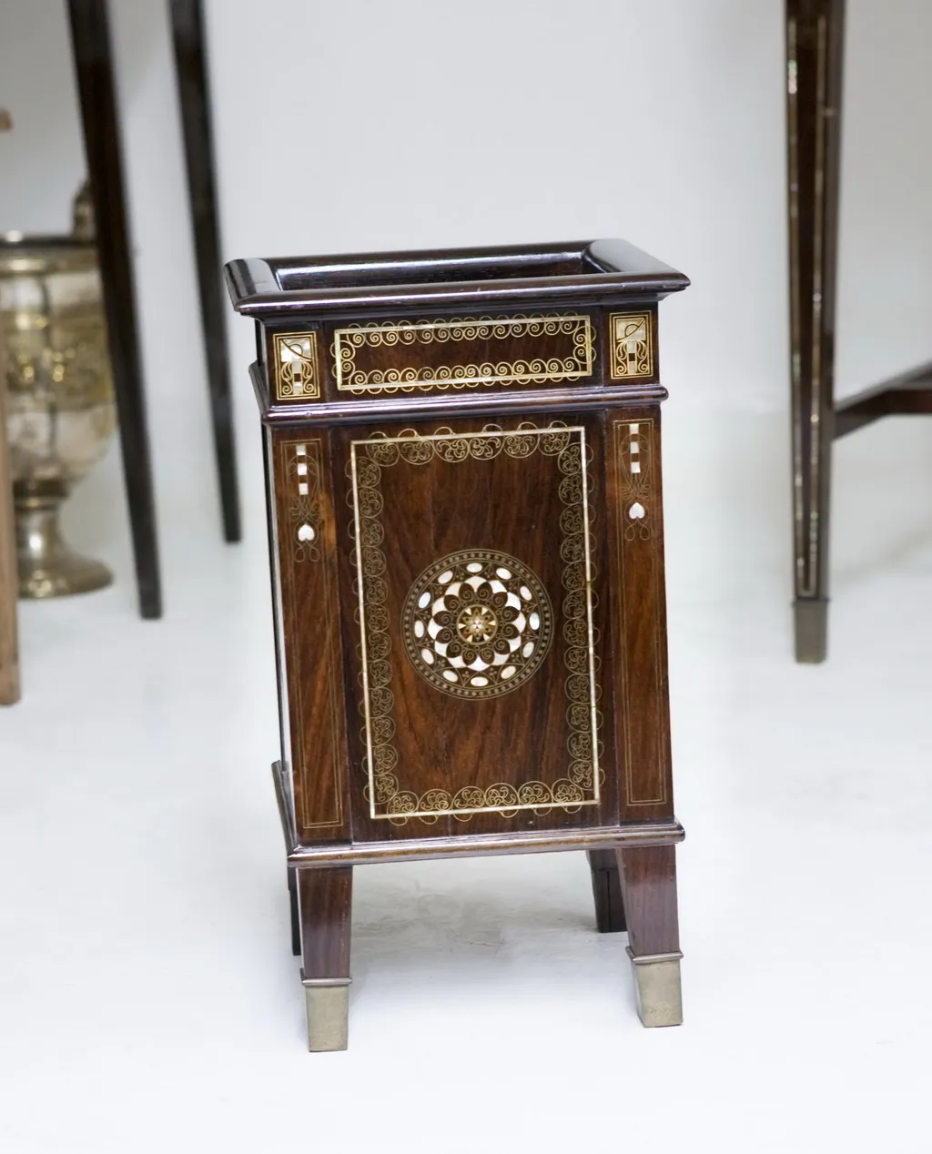 escritorio antiguo Eugenio Quarti con decoraciones detalladas