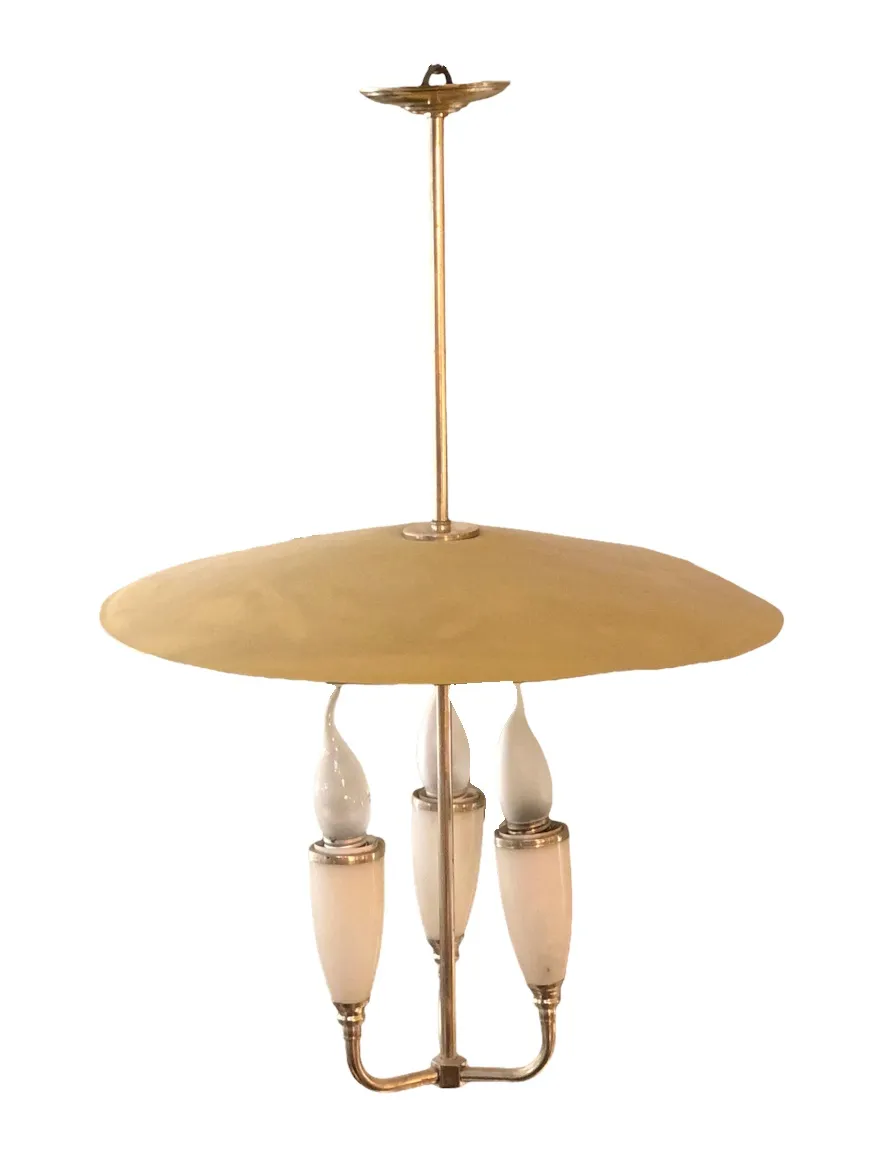 Lustre ancien avec design classique et trois ampoules blanches