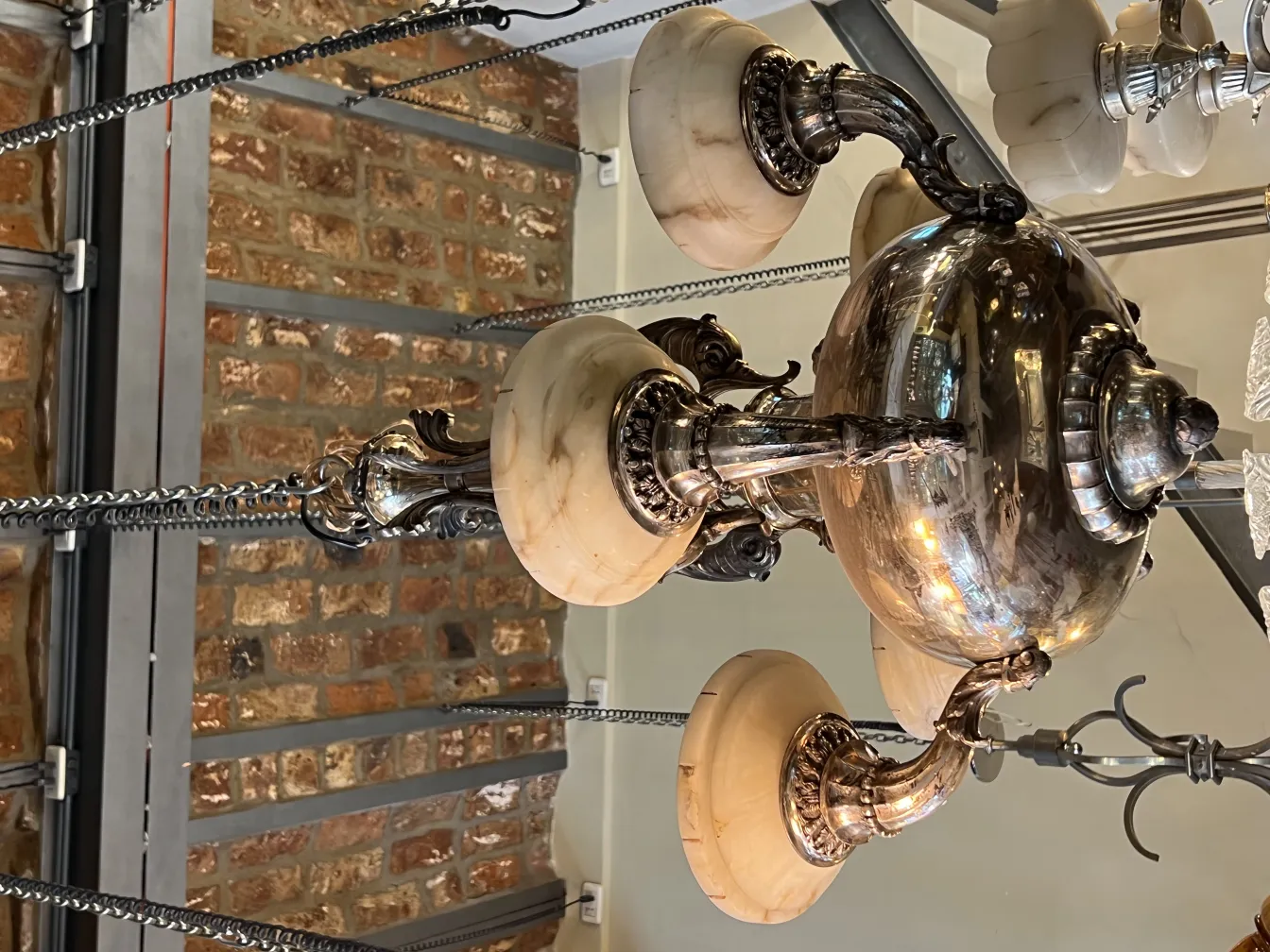 Lâmpada de teto antiga com design clássico, brilhante e decorativa