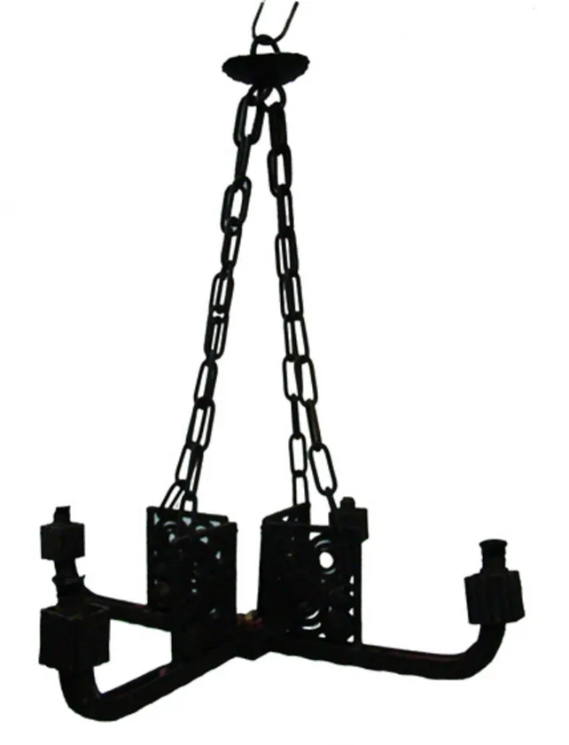 lampara de techo antigua con cadena, diseño clásico