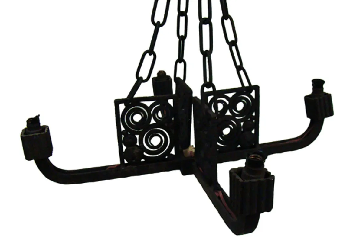 lampara de techo antigua con detalles ornamentales