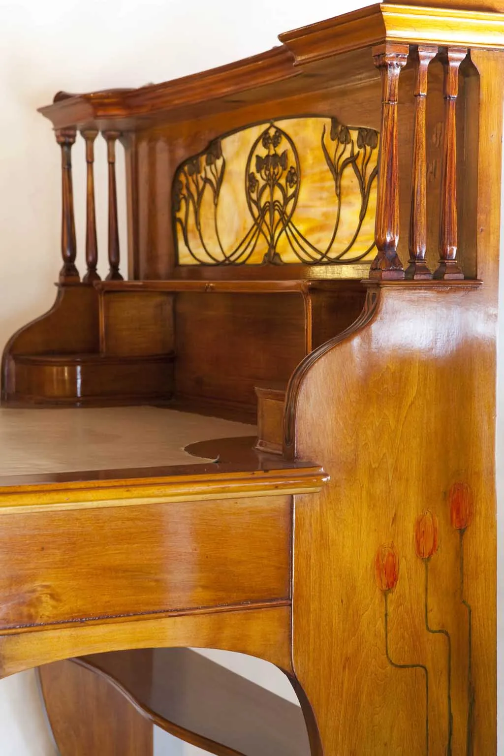 bureau ancien de louis majorelle avec des détails artistiques