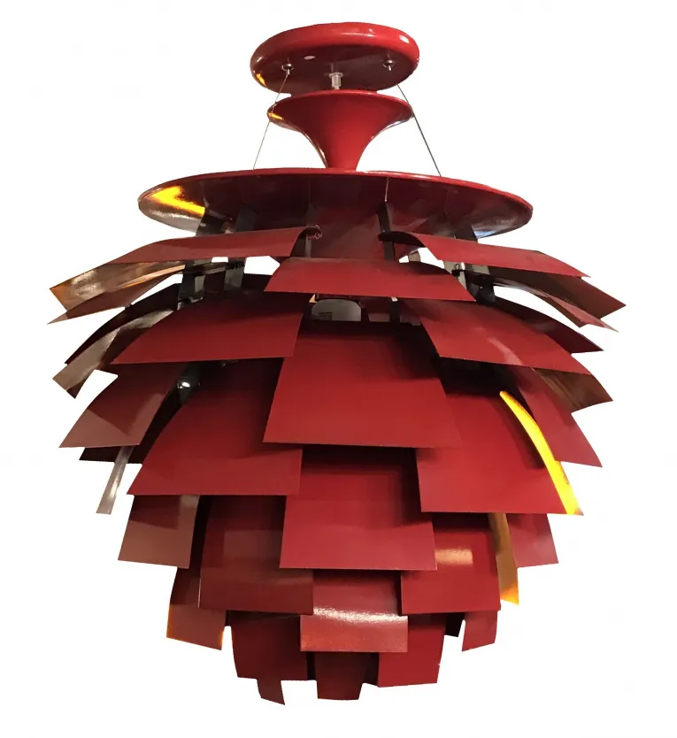 Antike Hängelampe von Poul Henningsen mit modernem Design und lebendigen Farben. Ideal für die Dekoration.