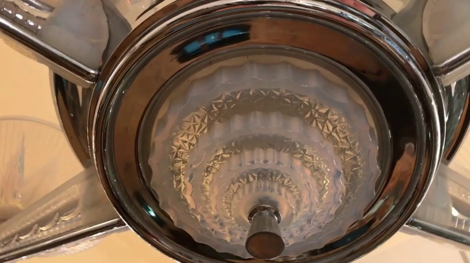 Lampada a sospensione antica leleu con forma circolare e dettagli in vetro