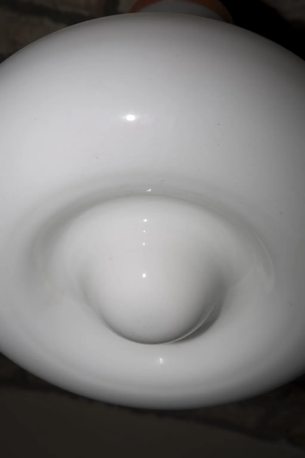 lámpara de techo antigua de color blanco, con diseño clásico