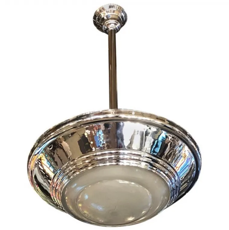 Lámpara de techo antigua de diseño elegante con luz difusa