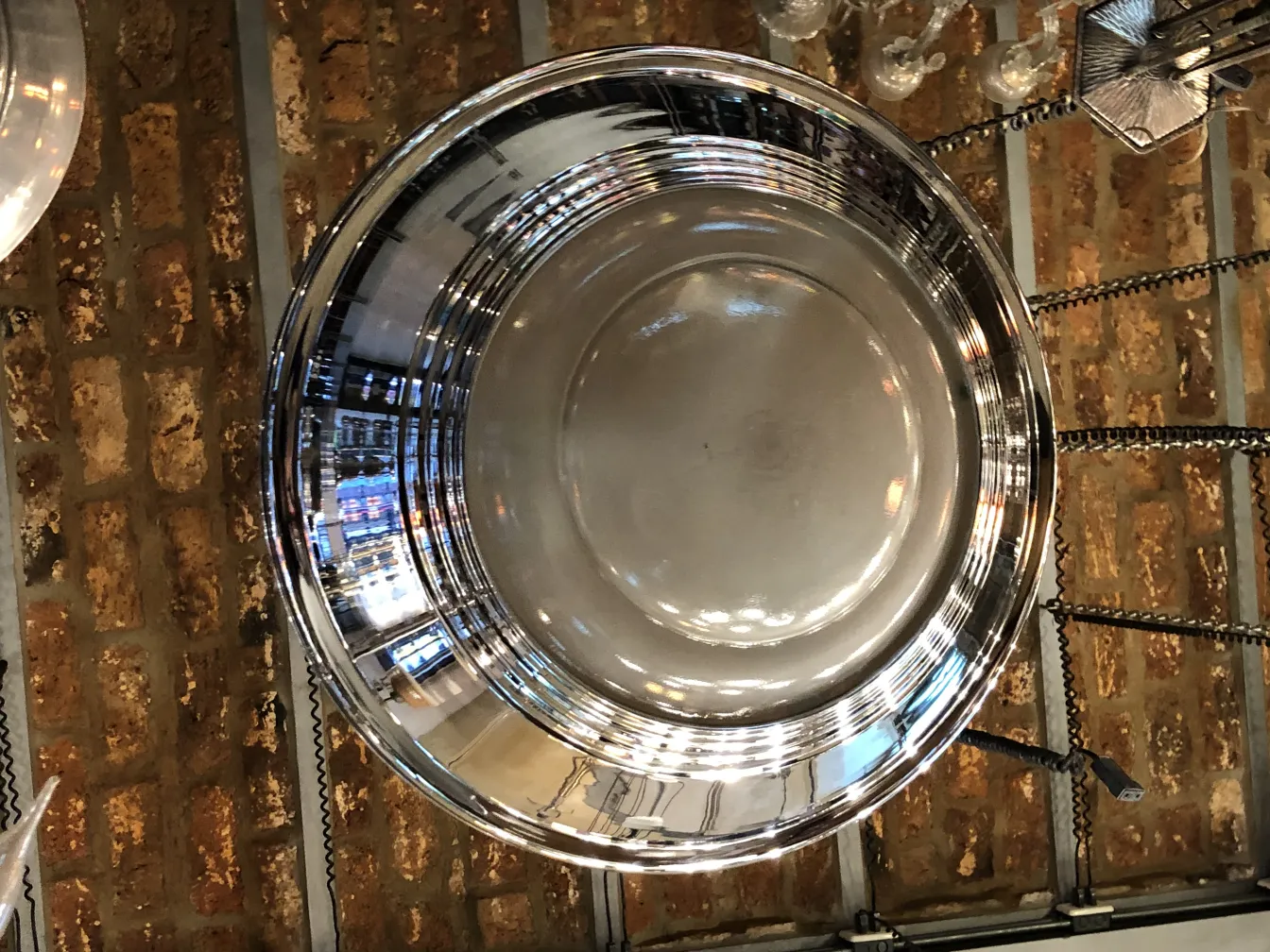 lustre ancien brillant, avec un design élégant dans un environnement accueillant