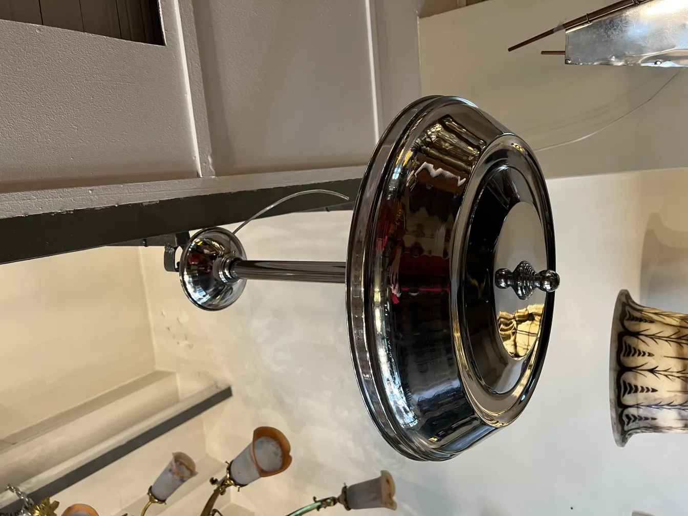 Lampada a sospensione antica brillante con dettagli decorativi