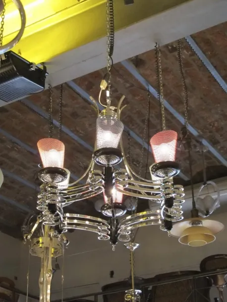 Lustre antique avec plusieurs bras et abat-jours décoratifs