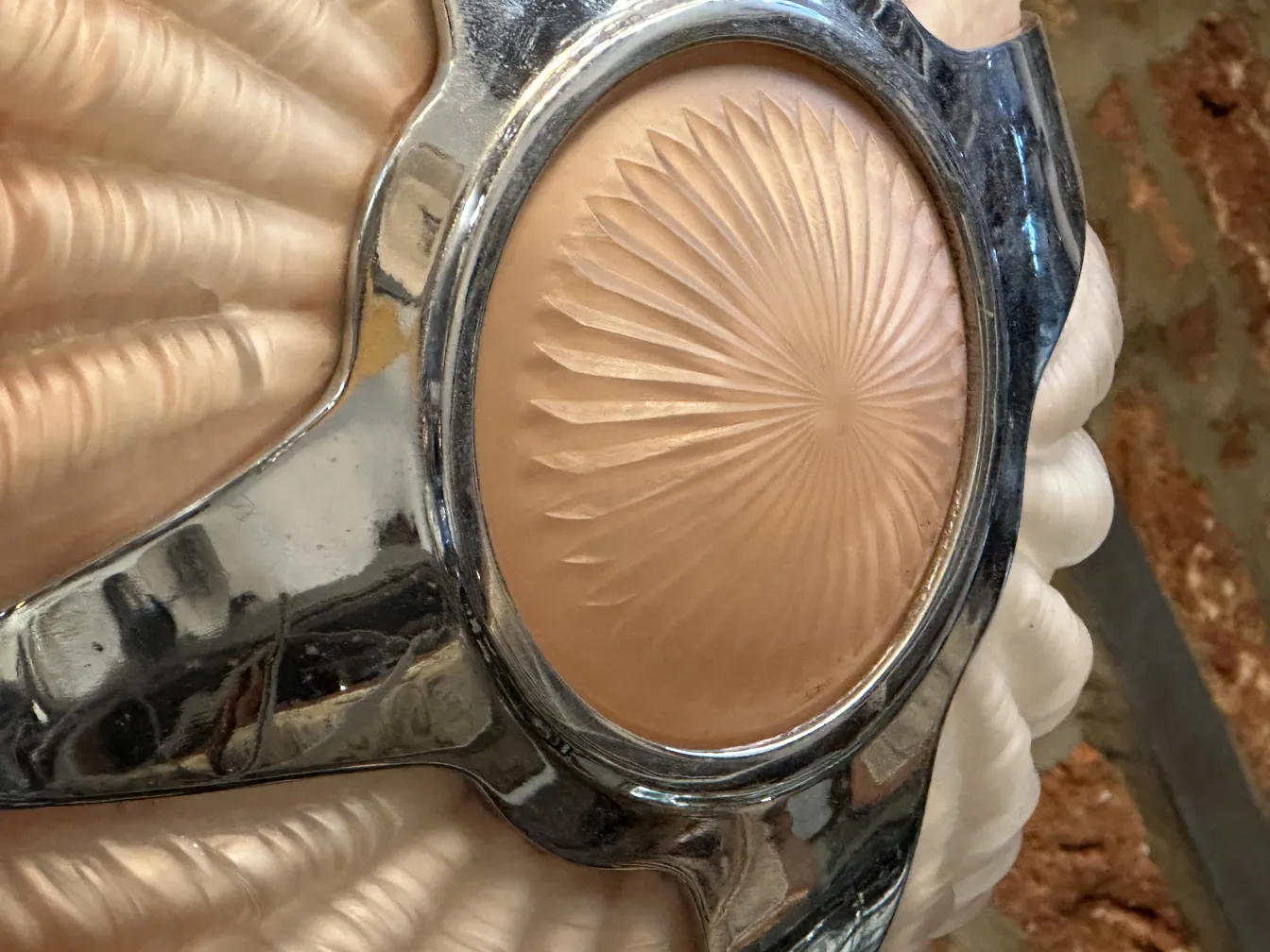 Lustre ancien avec un design décoratif élégant