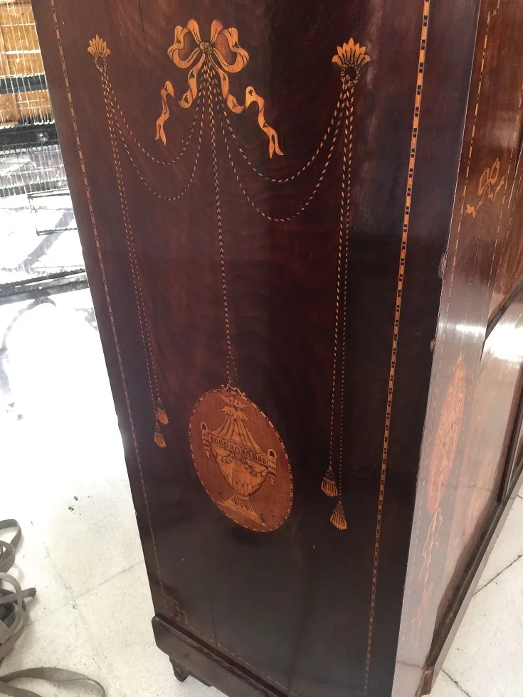 Bureau ancien avec des décorations luxueuses élaborées