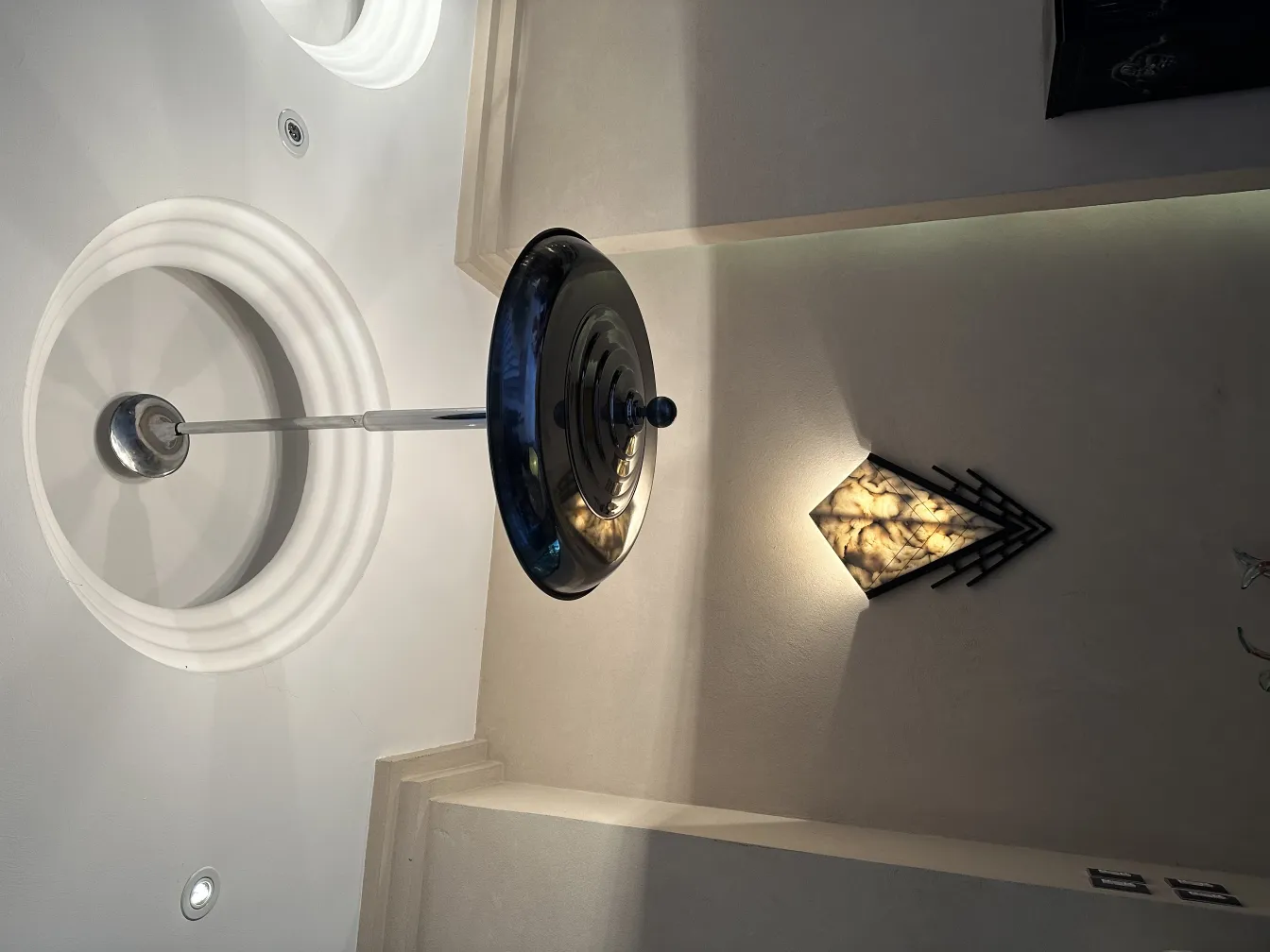 Lustre ancien avec un design brillant dans l'environnement