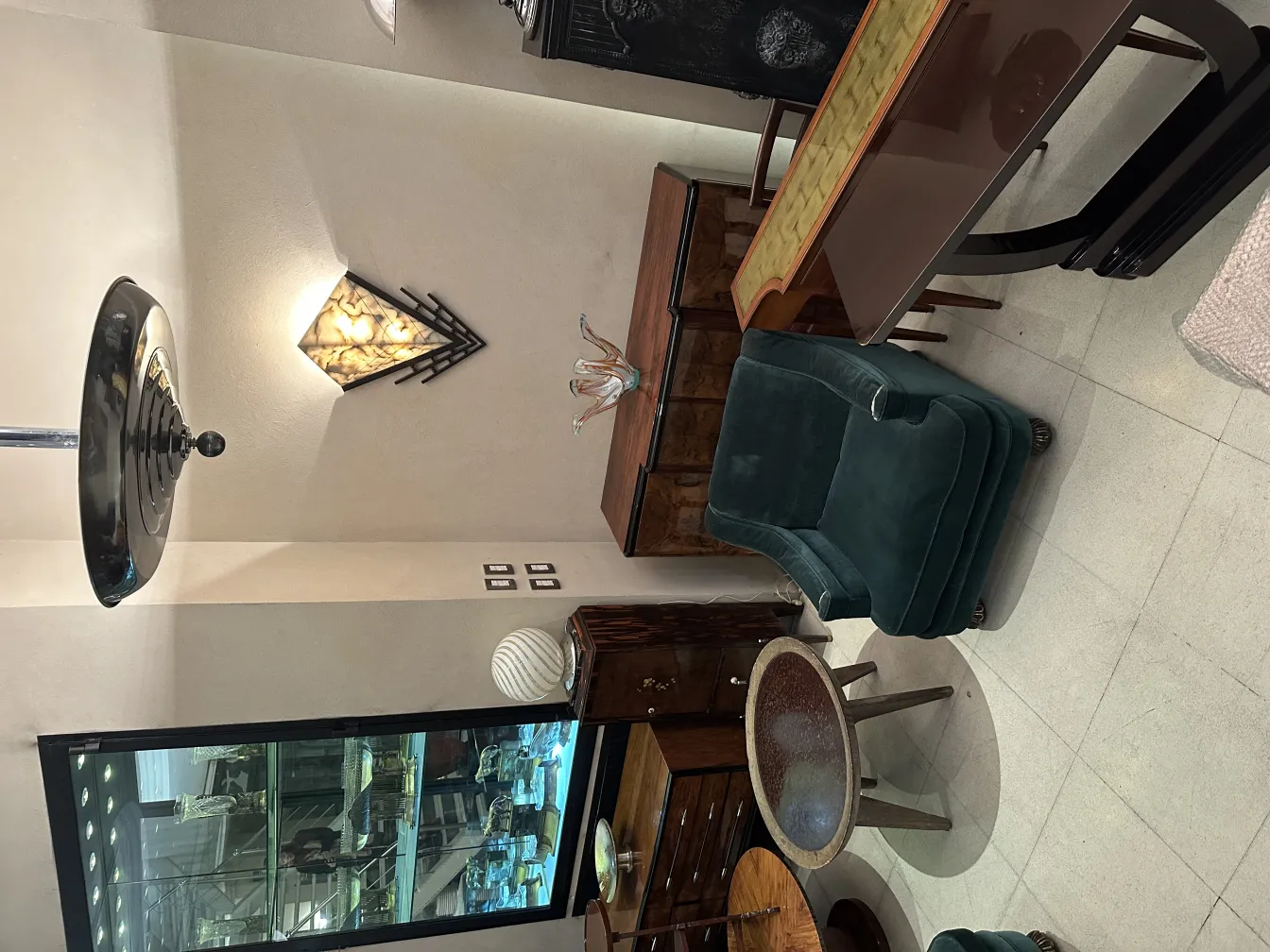 Lâmpada de teto antiga, design elegante, lâmpada de parede, móveis vintage.