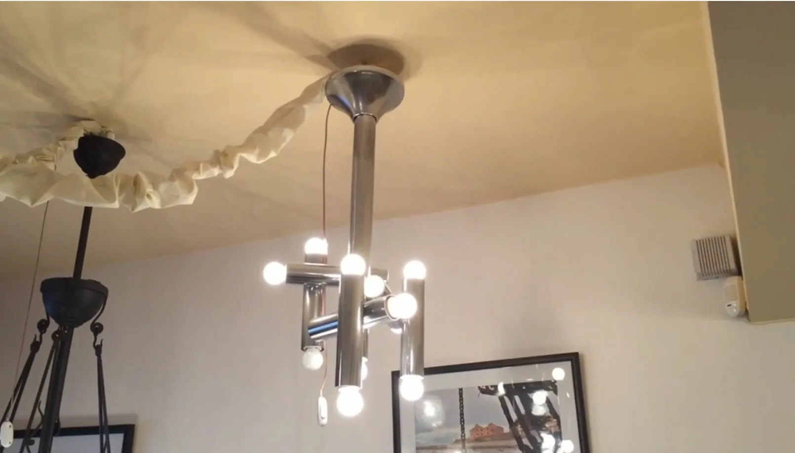 Lâmpada de teto antiga de estilo moderno com várias lâmpadas