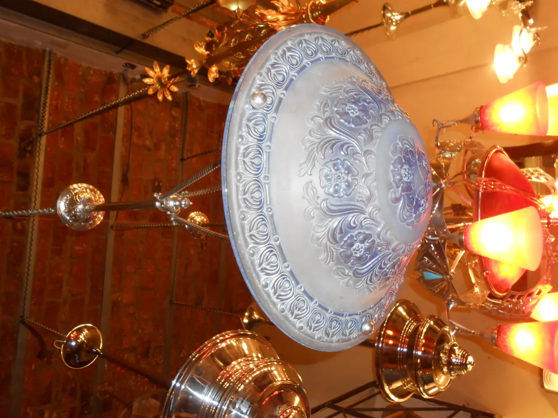 Lustre ancien avec un beau design coloré