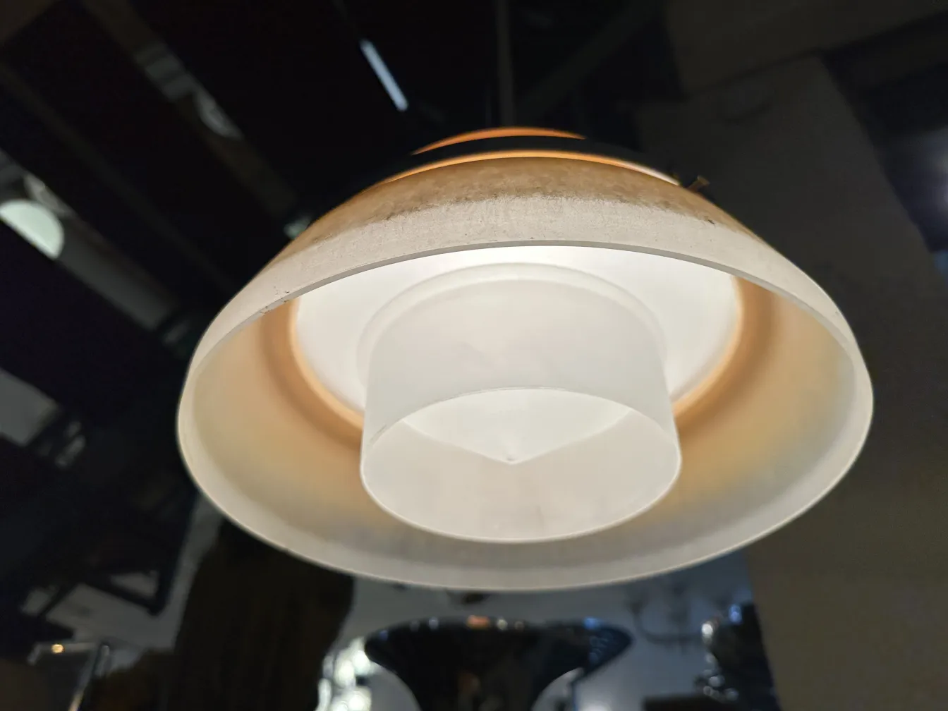 antigua lámpara de techo de diseño único, estilo peter behrens