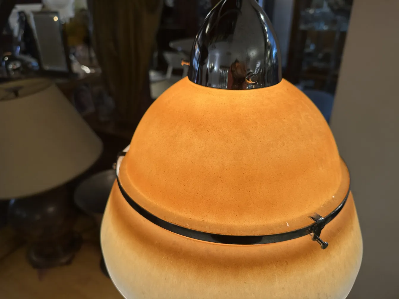 антикварная подвесная лампа с элегантным дизайном, мягкий свет