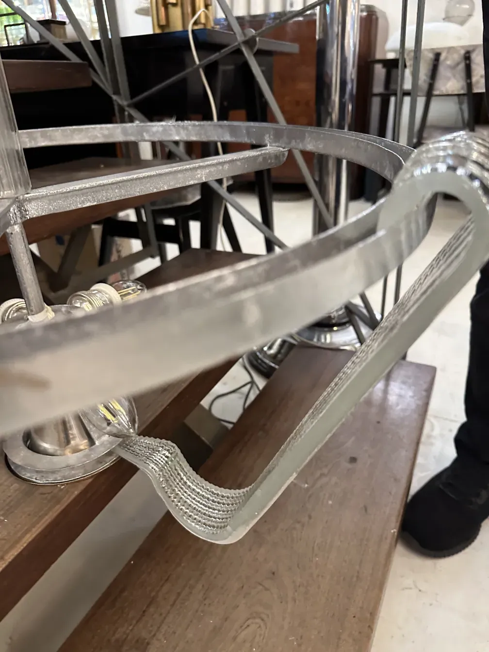 antike hängelampe mit einzigartigem design in eleganter umgebung