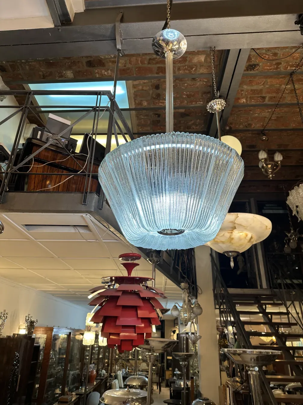 정교한 고대 교수형 램프, 밝은 빛, paolo venini 스타일